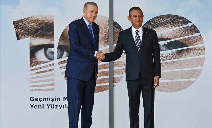 Erdoğan'dan Özel'e iade-i ziyaret